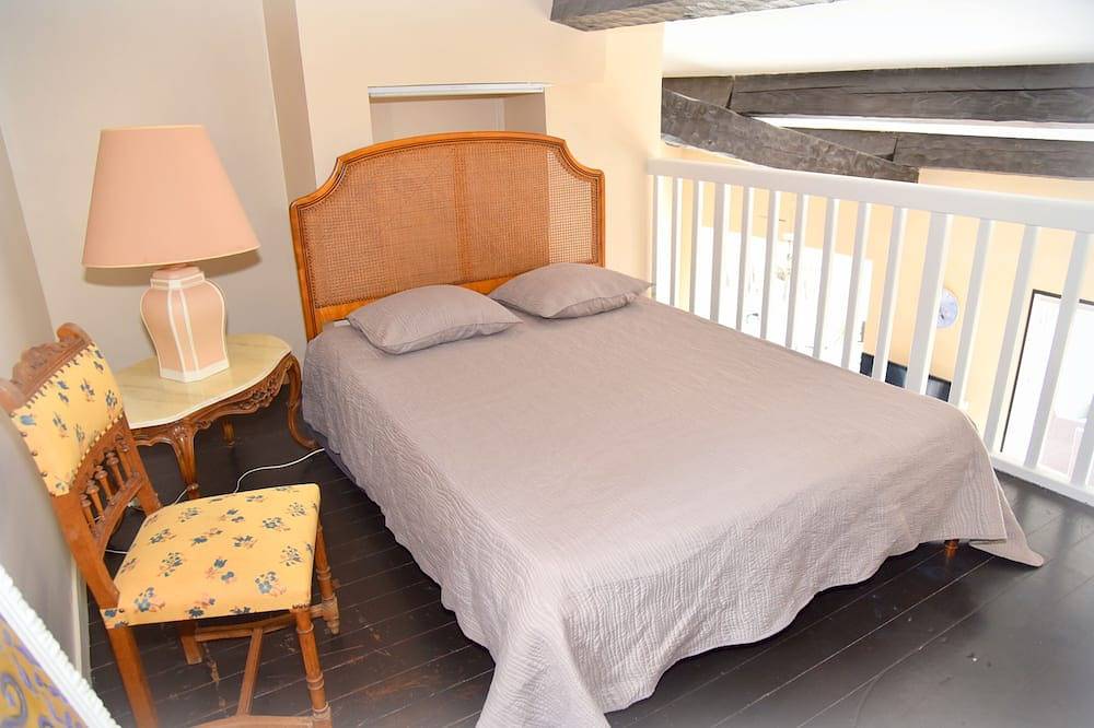 Villa With Panoramic View Of Monaco And Italy For 4 People in La Turbie, Nice region