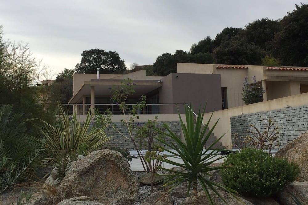 Architektenvilla, Swimmingpool, herrlicher Meerblick, in Strandnähe. in Algajola, Calvi und Umgebung