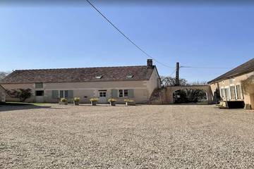 Gîte pour 6 personnes, avec terrasse et jardin à Druyes-les-Belles-Fontaines