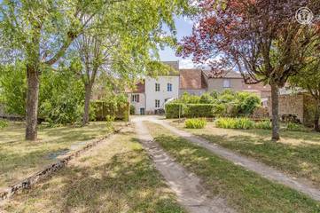 Gîte pour 8 personnes, avec terrasse et jardin à Joncy