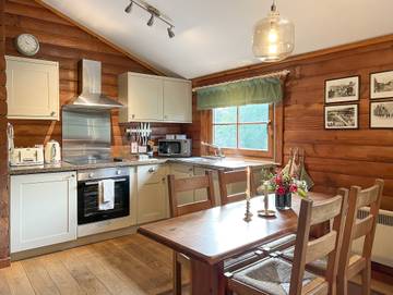 Log Cabin for 4 People in Newtonmore, Cairngorms National Park, Photo 2