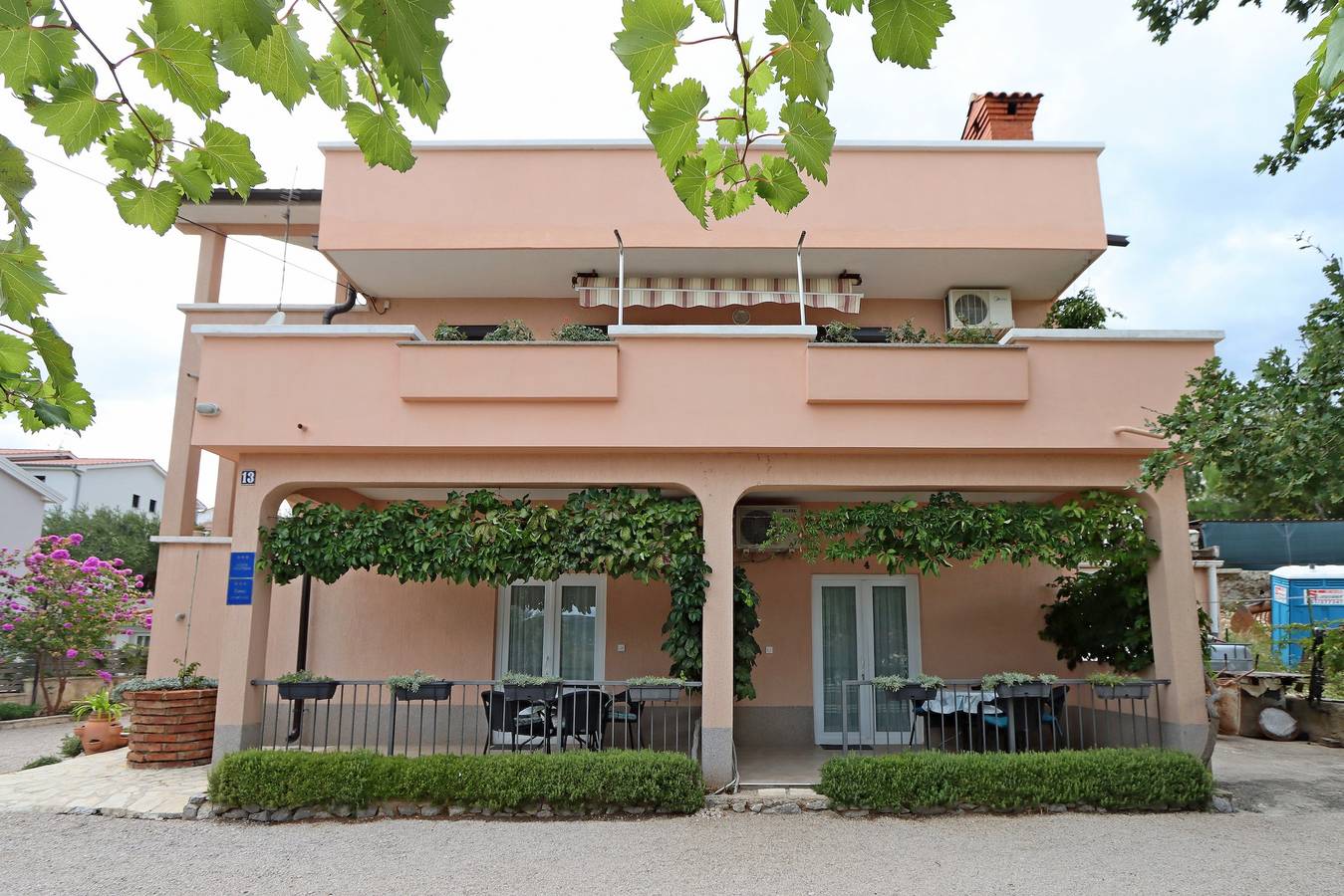 Ganze Wohnung, 1-Zimmer-Ferienwohnung mit Terrasse Kornic (Krk) A-415-a in Krk Stadt, Krk