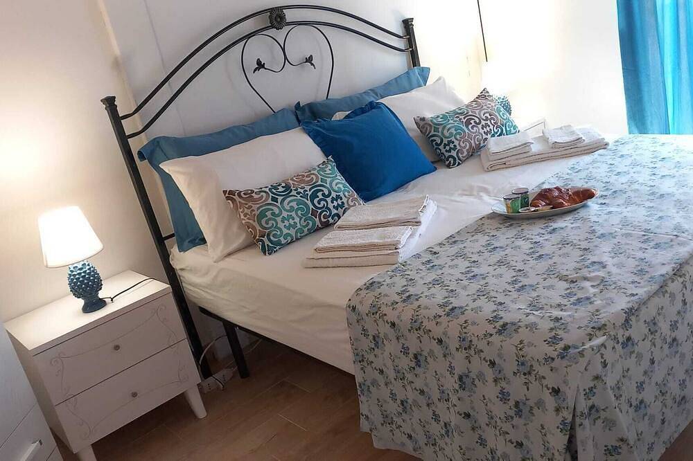 Appartamento intero, La Terrazza Solarium in centro storico 70m Dalla stazione dei treni 700mdal mare in Santa Flavia, Provincia di Palermo