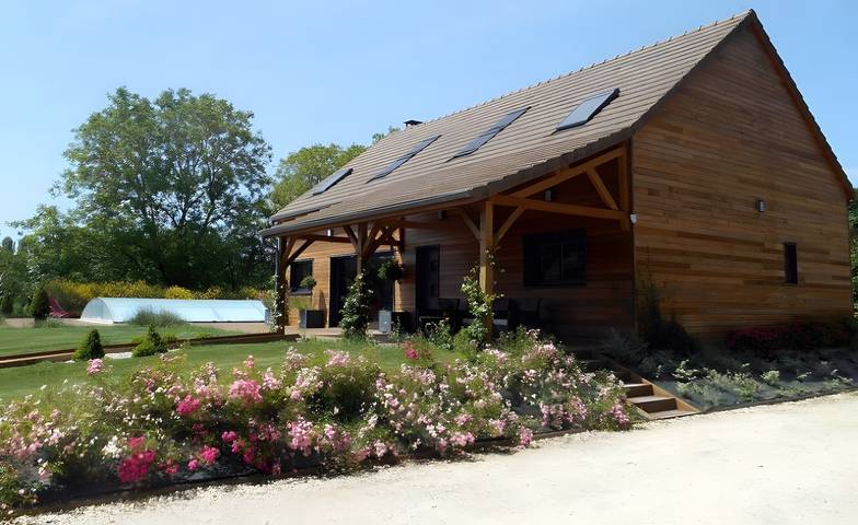 Chambres d’hôtes 'La Maison Des Étangs - Le Nid' avec vue sur le lac, Wi-Fi et climatisation in Vinon, Région de Bourges