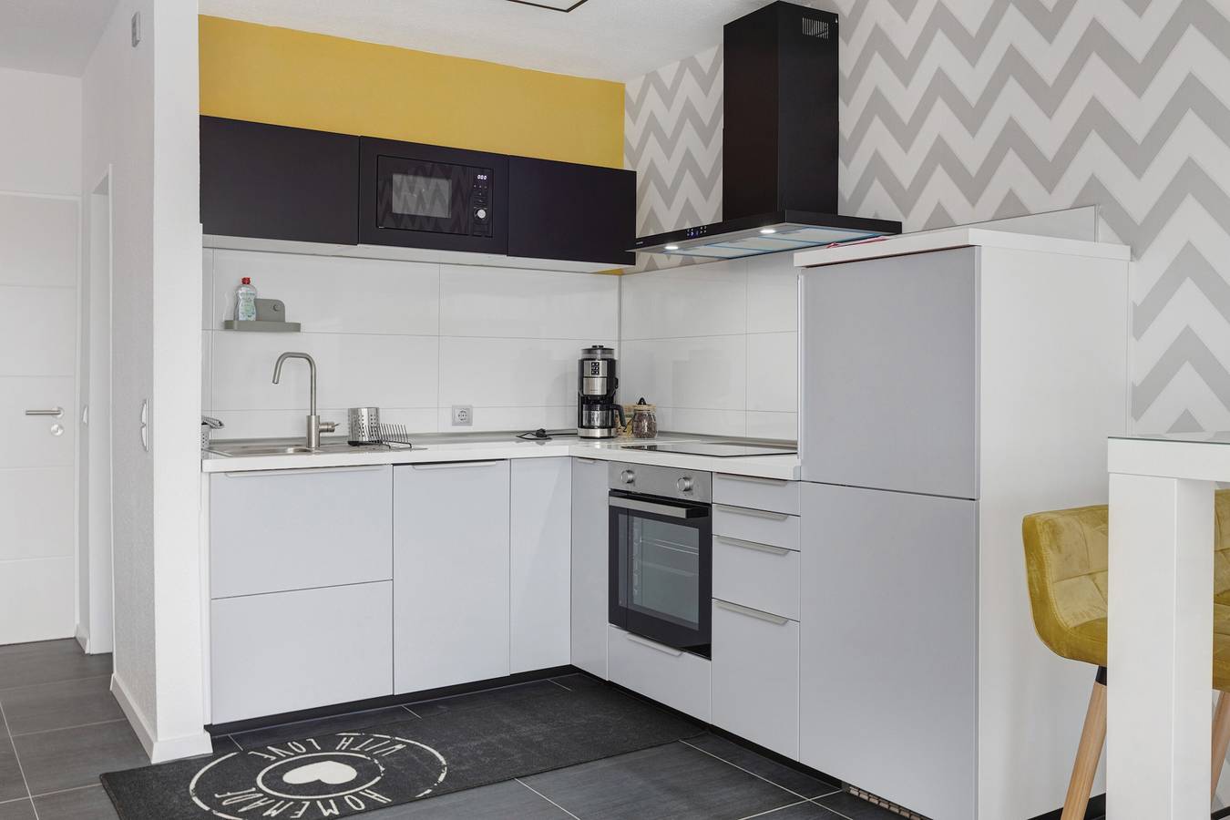 Ganzes Studio, Einzimmerapartment 'Ferienwohnung Sally' mit Bergblick, Pool und Balkon in Kappel (Lenzkirch), Lenzkirch