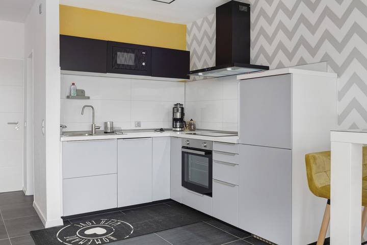Ganzes Studio, Einzimmerapartment 'Ferienwohnung Sally' mit Bergblick, Pool und Balkon in Kappel (Lenzkirch), Lenzkirch