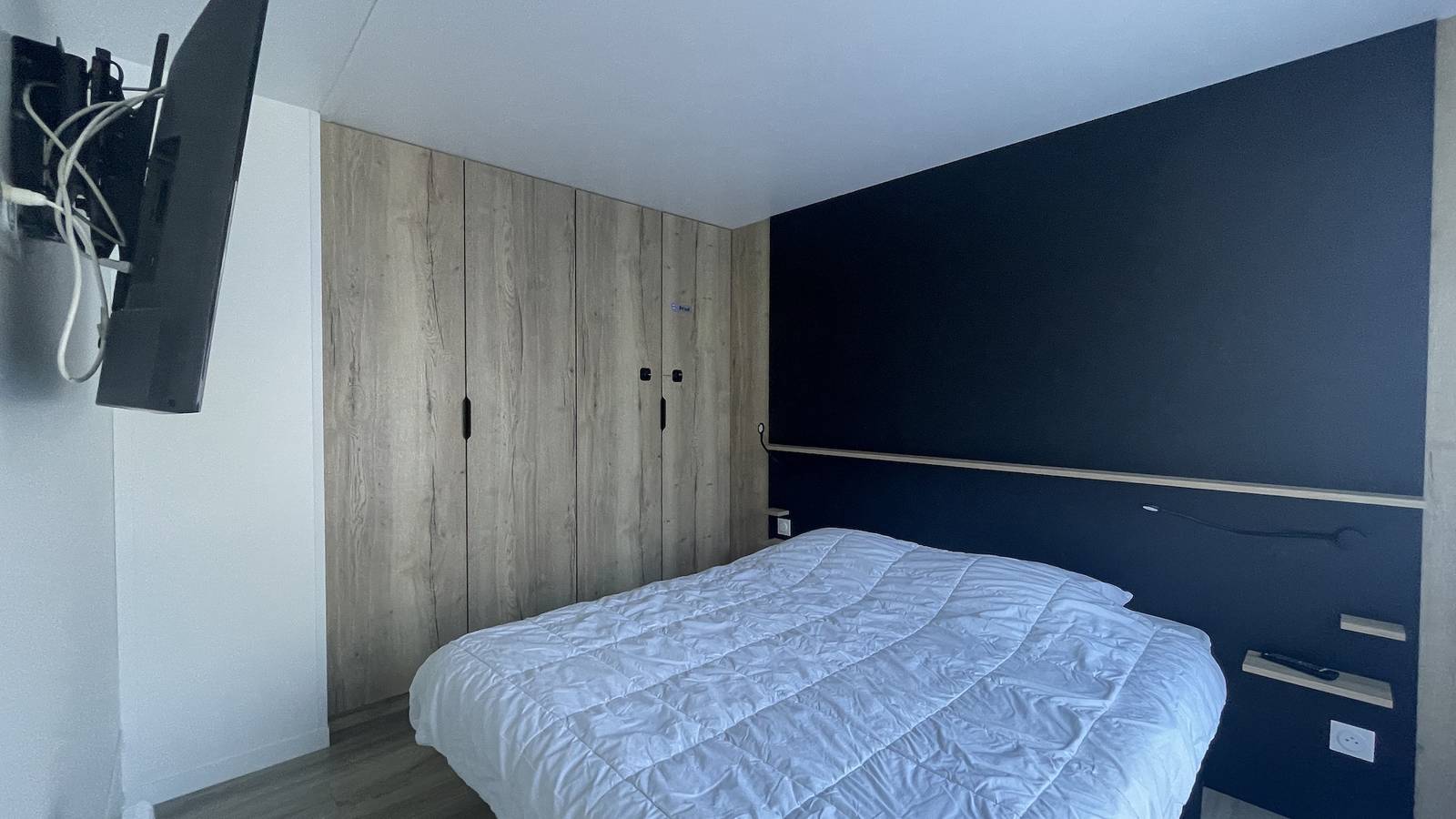 Geräumiger Bungalow mit beheiztem Pool und Jacuzzi in Les Mathes, Côte de Beauté