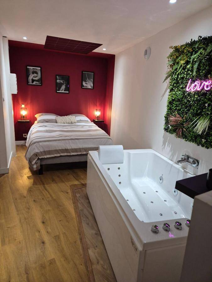 Appartement entier, One-Bedroom Apartment in Périgueux, Périgord Blanc
