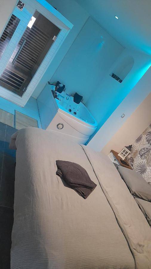 Appartement entier, One-Bedroom Apartment in Ailly-sur-Somme, Région d'Amiens