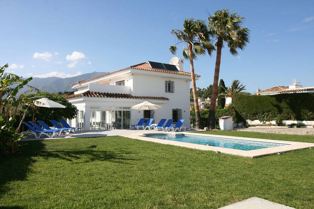 Villa Paz - Luxe abordable avec piscine privée et jardins in La Gaspara, Estepona