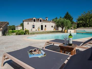 Gîte pour 6 personnes, avec terrasse ainsi que jardin et piscine à Montaigu-de-Quercy