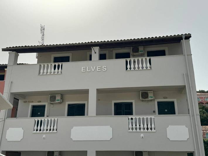 Appart’hôtel pour 5 personnes, avec Balcon et Terrasse ainsi que Jardin et Vue dans Sidari