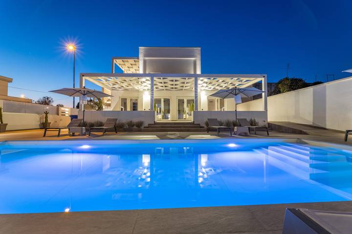 Ferienwohnung für 4 Personen, mit Balkon und Balkon/Terrasse sowie Pool in Racale