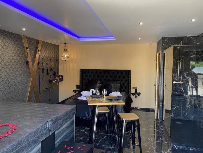Hôtel pour 2 personnes, avec terrasse et jacuzzi à Frénouville