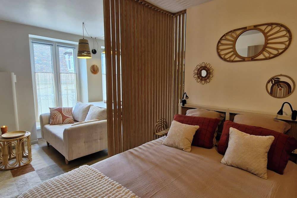 Ganze Wohnung, Cosy, quiet studio in the historic center of Senlis in Senlis, Oise
