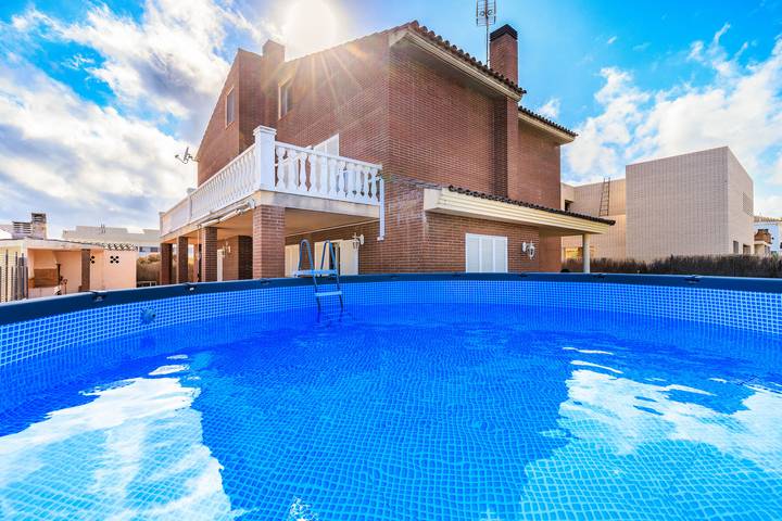 Chalet para 22 personas, con jardín y terraza en Cambrils
