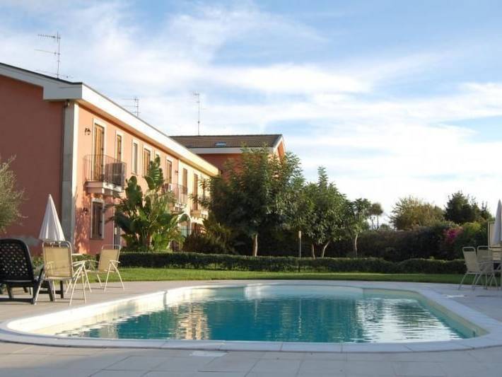 Ferienwohnung für 4 Personen, mit Balkon und Terrasse sowie Pool