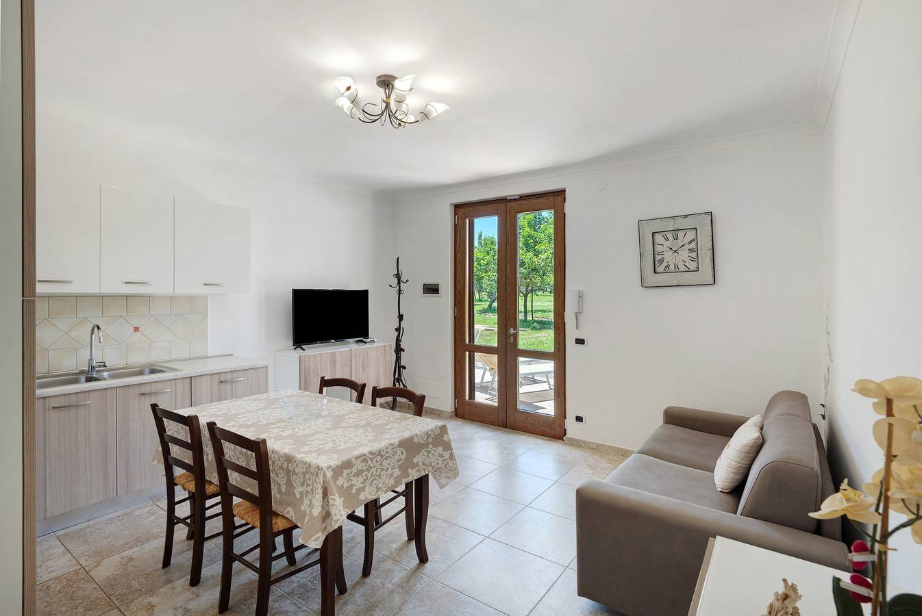 Entire apartment, Apartment 'Confortevole Chalet Degli Dei' with Mountain View, Private Terrace and Wi-Fi in Pianillo, Agerola