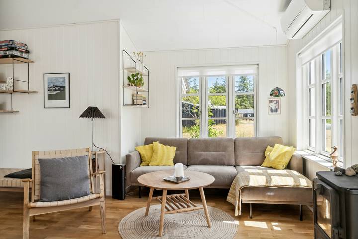 Ferieudlejning for 6 personer, med terrasse, børnevenlig i Øster Hurup