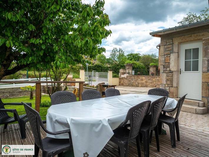 Location de vacances pour 8 personnes, avec terrasse à Cruéjouls - 2