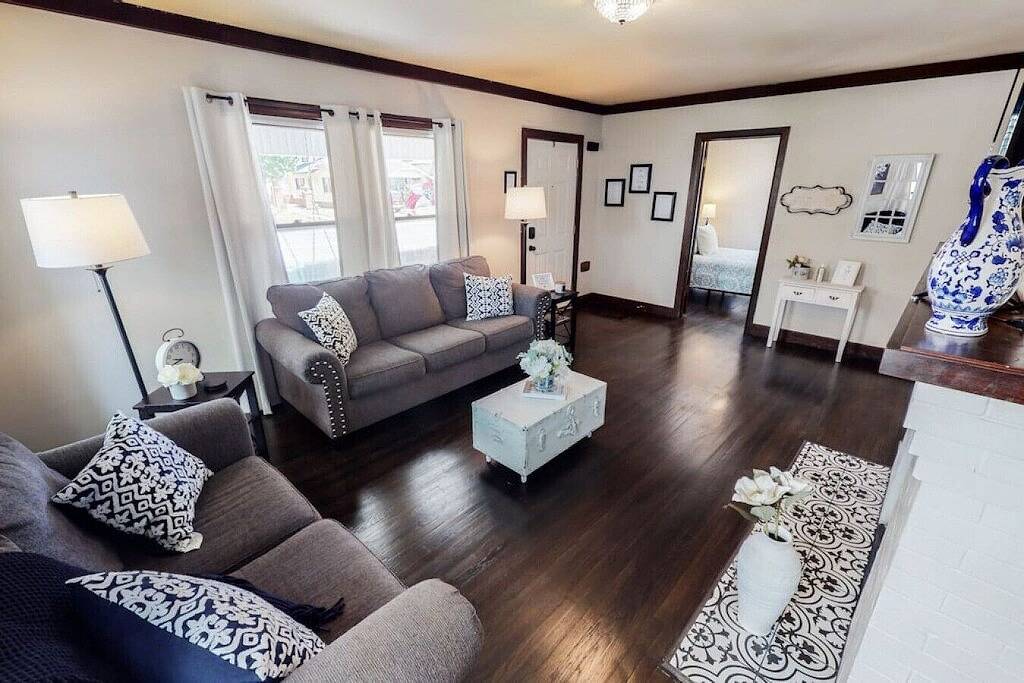 Riverside Cottage - 2 Kings - Near River in Wichita, Kansas