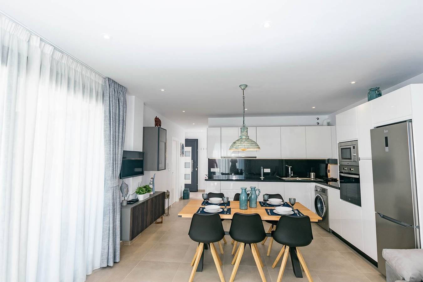 Ganze Wohnung, Geräumige Ferienwohnung in Cómpeta mit Bergblick, Terrasse & Wlan in Cómpeta, Málaga Provinz