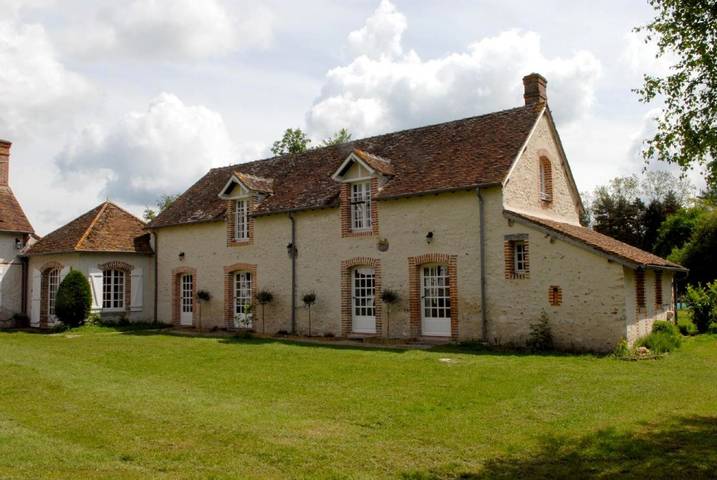 Chambre d’hôte pour 2 personnes, avec piscine ainsi que vue sur le lac et jardin à Langon (Loir-et-Cher)