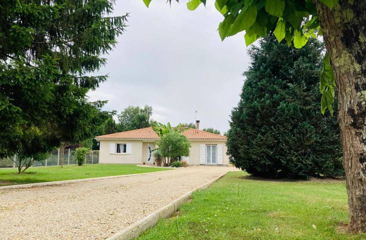 Gîte pour 6 personnes, avec jardin à Saint-Genès-de-Fronsac
