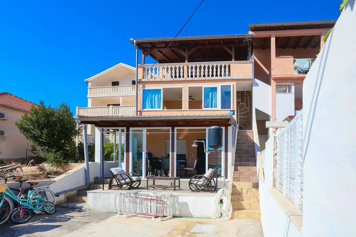 Apartamento entero, Apartamento para dos personas con terraza y vista al mar Rogoznica A-24889-a in Rogoznica, Condado de Šibenik-Knin