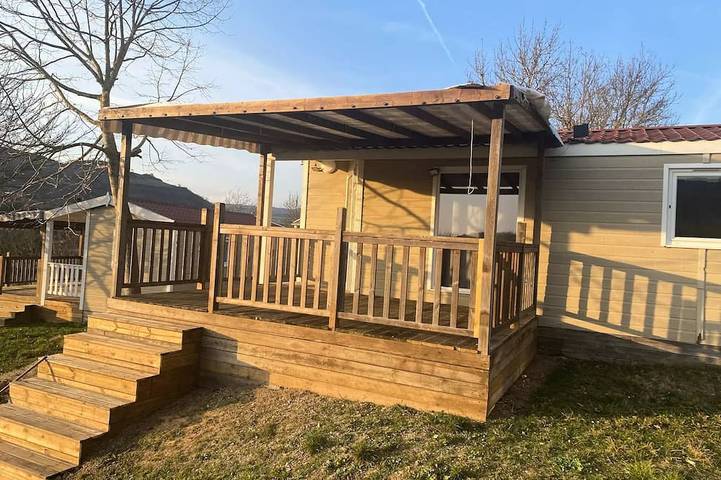 Chalet pour 5 personnes, avec piscine et terrasse