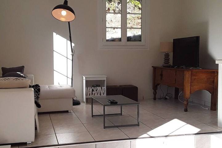 Location de vacances pour 6 personnes, avec terrasse à Lacapelle-Viescamp - 4