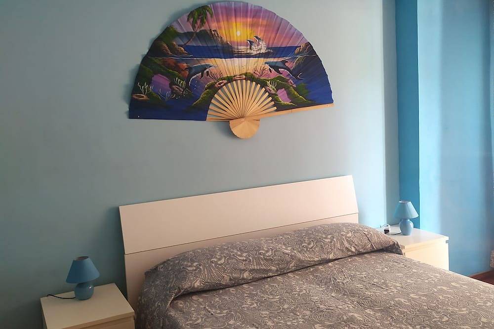 Apartamento entero, Verano 2019, estructura para 2 personas con dos habitaciones. in Milazzo, Provincia de Messina
