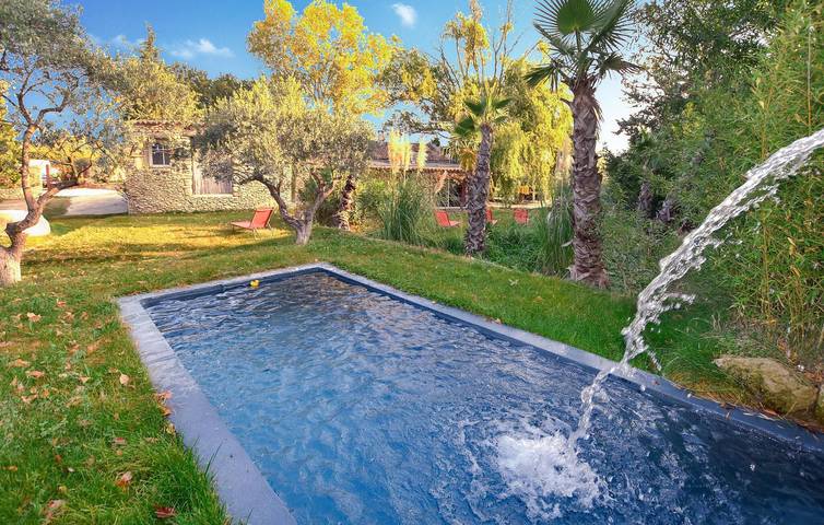 Location de vacances pour 6 personnes, avec jardin ainsi que terrasse et piscine, animaux acceptés à Jonquières - 2