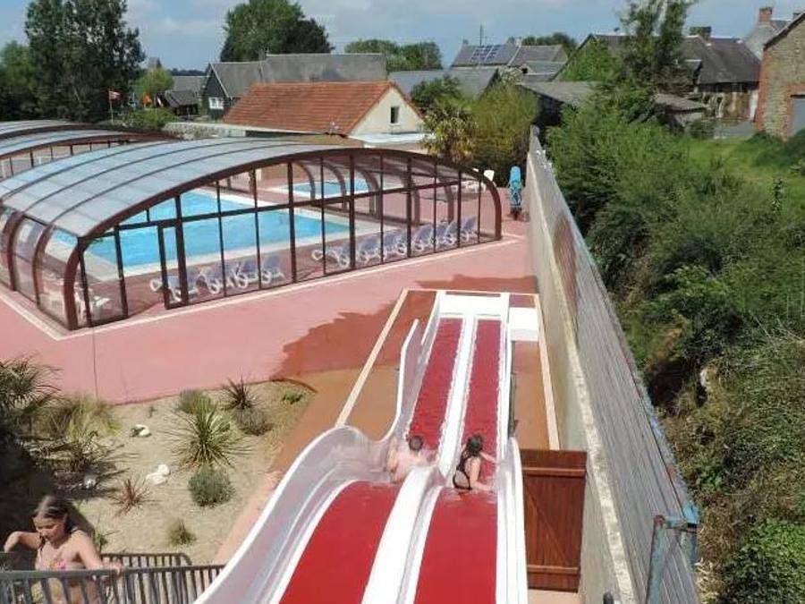 Camping L'Escapade - Tente en toile et en bois 6 personnes - Tente lodge 38 M² + Terrasse 16 m² 6 pers. in Cahagnolles, Région de Bayeux