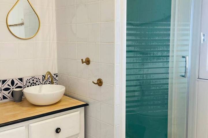 Gîte pour 4 personnes, avec jardin dans Niolon - 3