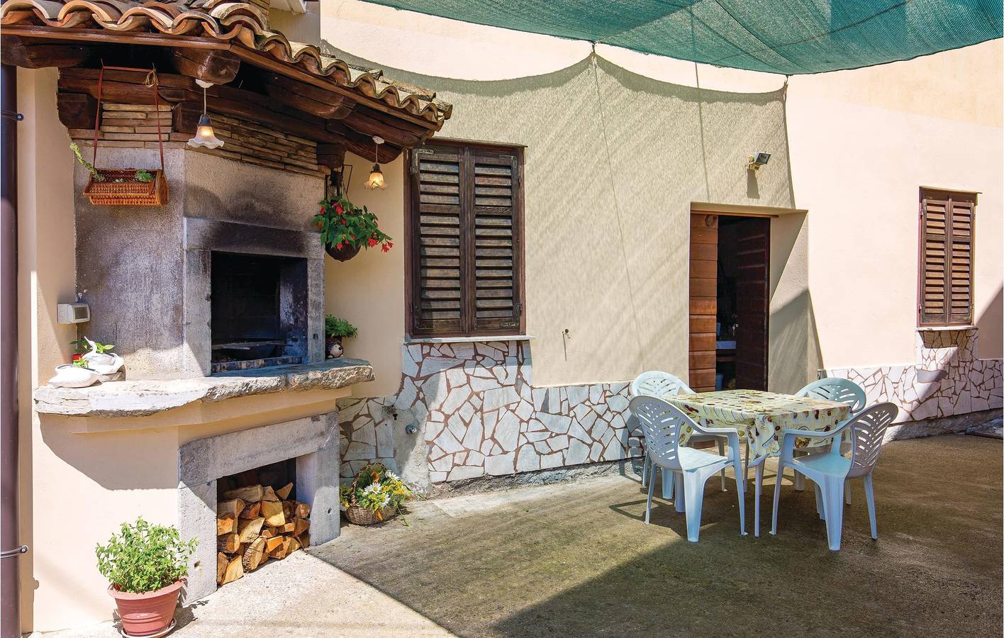 Ganze Ferienwohnung, Modernes Apartment in Opatija: 1,5 km zur Küste und zum Stadtzentrum, in der Nähe von Restaurants in Općina Matulji, Opatija Riviera