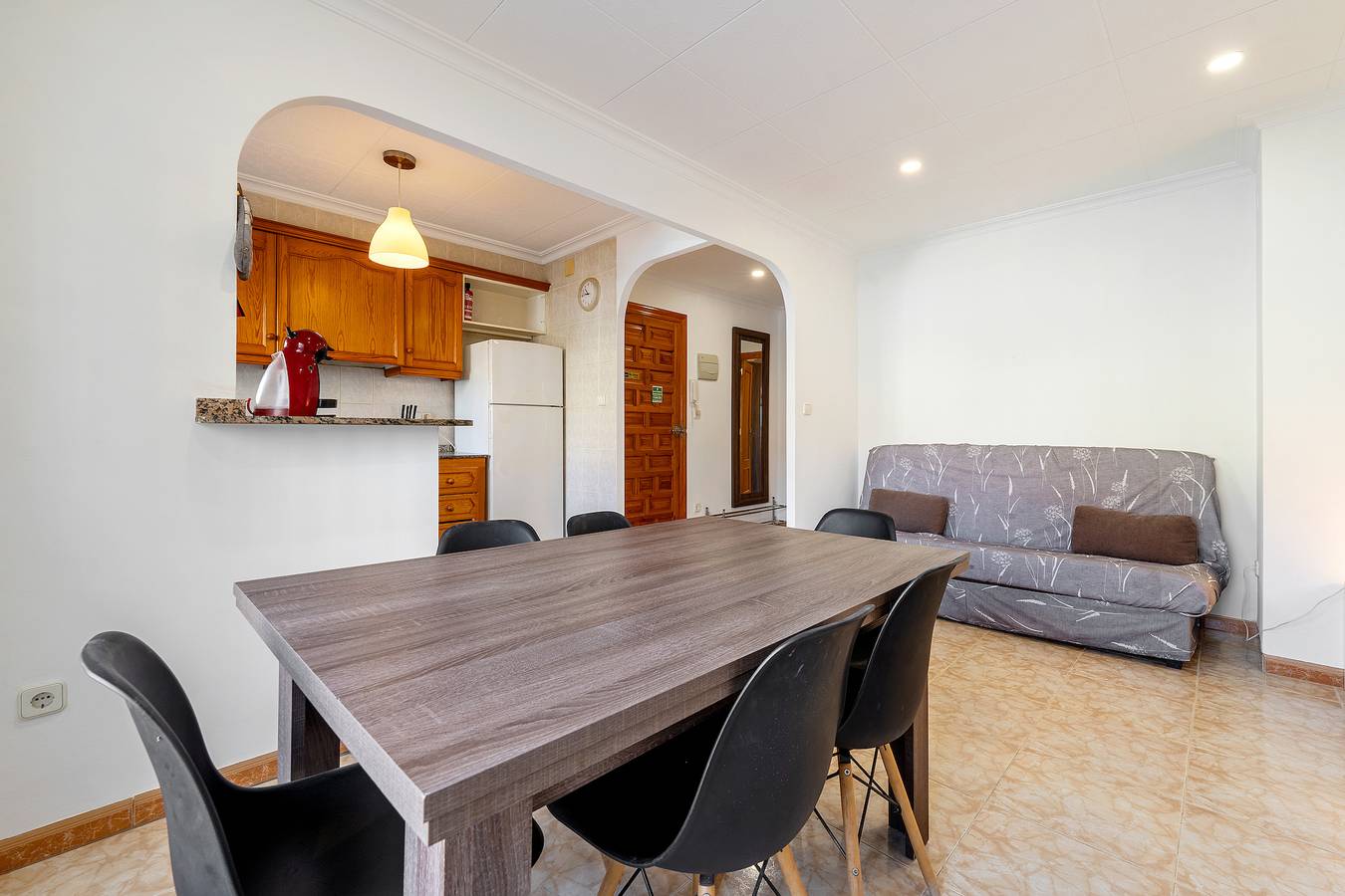 Ganze Wohnung, Ferienwohnung 'Central Modern 2bdr' mit gemeinsamer Terrasse, Wlan und Klimaanlage in Vinaròs, Costa del Azahar
