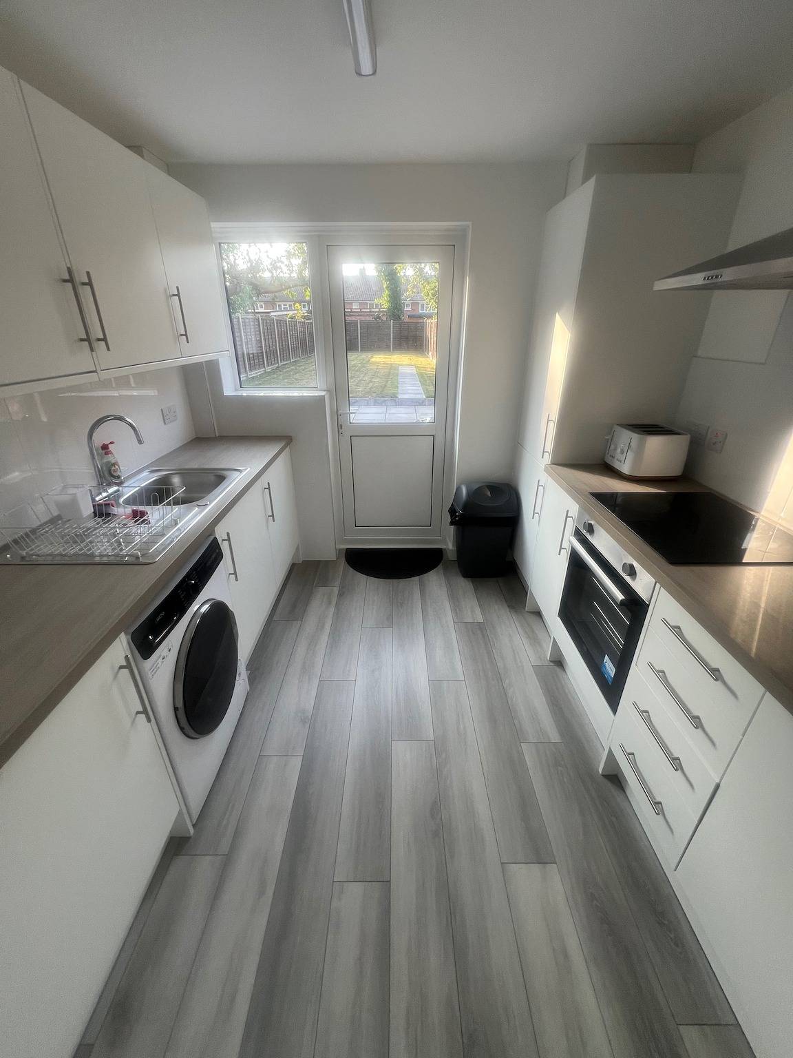 3 Bedroom House - Sleeps 6 & Free Parking in Dunstable (Bedfordshire), Chiltern Hills