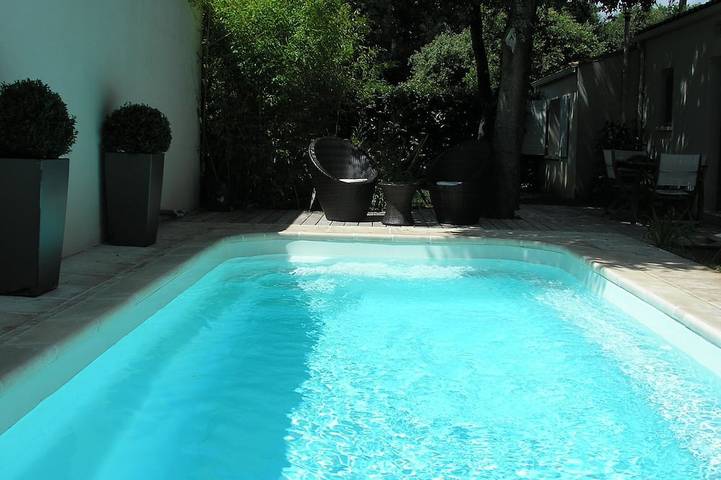 Location de vacances pour 6 personnes, avec terrasse et jardin dans Vert Bois