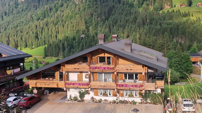 Ferienwohnung für 6 Personen, mit Balkon und Sauna im Kleinwalsertal - 2