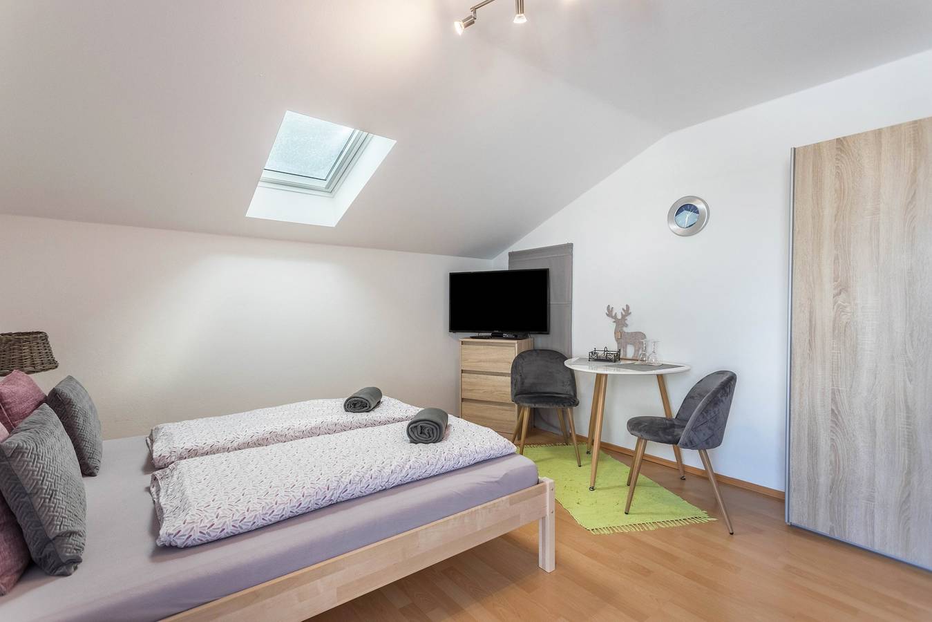 Ganzes Studio, Einzimmerapartment 'Bergblick' mit Balkon und Wlan in Frasdorf, Chiemgauer Alpen