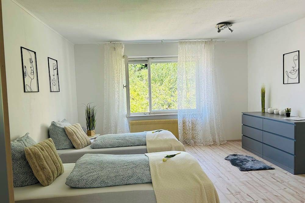 Ganze Wohnung, Hechingen: Apartment Albglück 1 | 80qm I 2 Sz | 1-5 Pers. | Burg Hohenzollern in Hechingen, Neckar-Alb