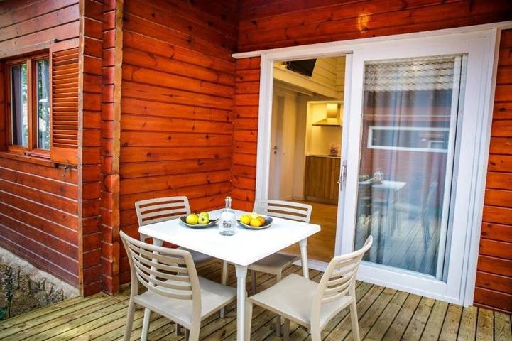 Camping pour 5 personnes, avec bassin pour enfant ainsi que piscine et terrasse à Cambrils - 3