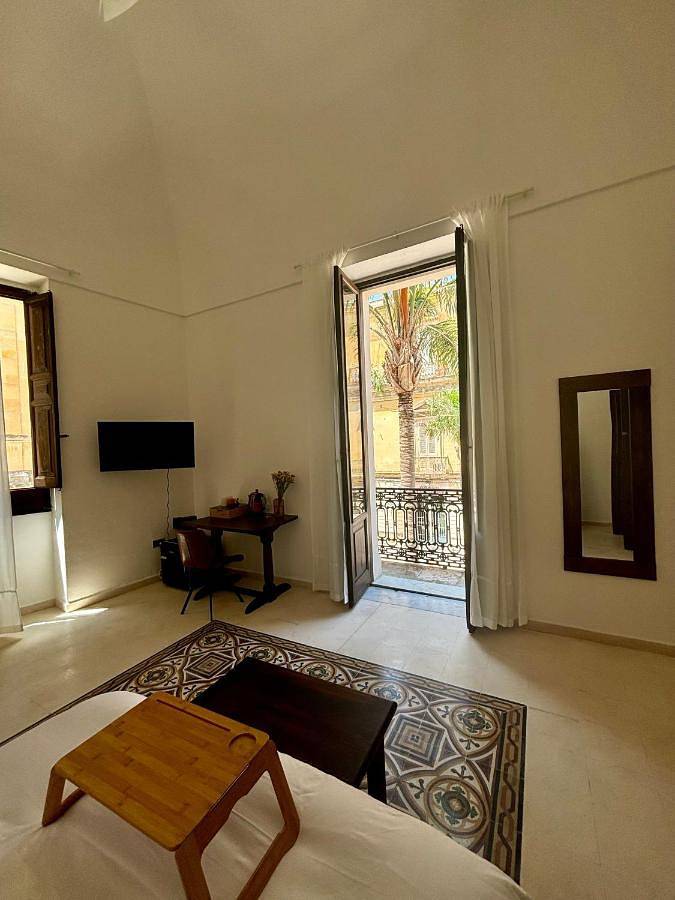 Double Room with Private External Bathroom in Brindisi, Salento