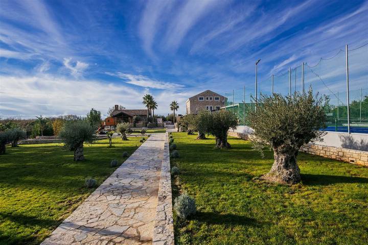Villa pour 16 personnes, avec jardin et piscine à Nin - 2