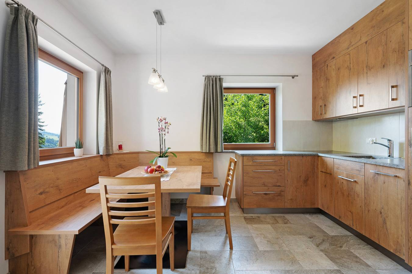 Ganze Wohnung, Ferienwohnung 'Schlern' mit Bergblick, privater Terrasse und Wi-Fi in Ums, Völs am Schlern