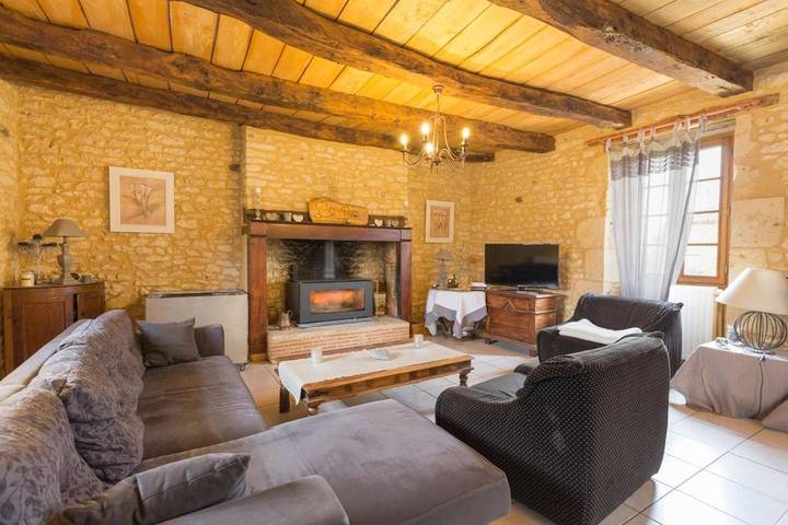 Location de vacances pour 6 personnes, avec terrasse ainsi que jardin et piscine à Pezuls - 3
