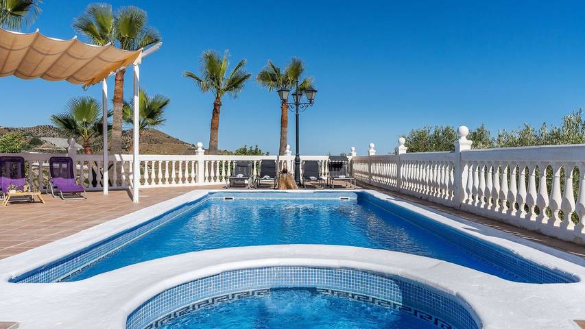 Casa rural para 8 personas, con piscina y balcón/terraza en Ítrabo