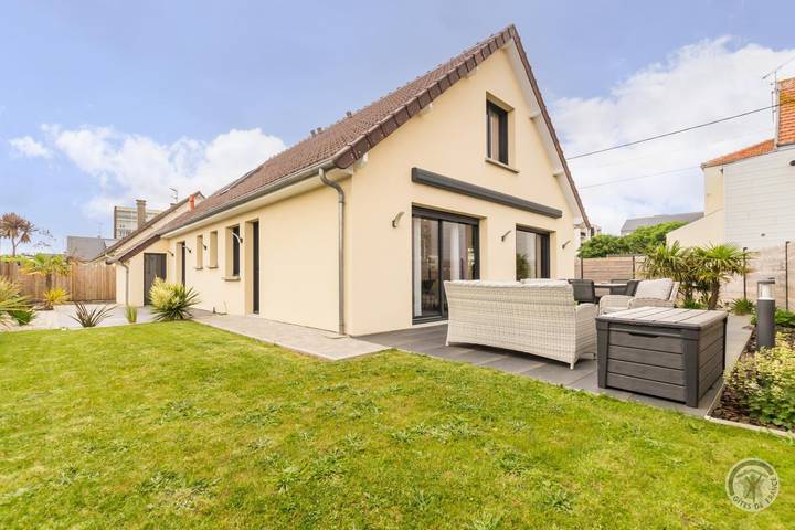 Gîte pour 8 personnes, avec jardin ainsi que terrasse et sauna à Granville - 2