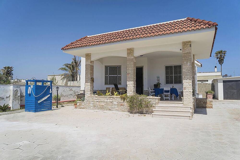 Villa Milon Near The Sea, Lecce, Italy in Torre Rinalda, Lecce Provinz